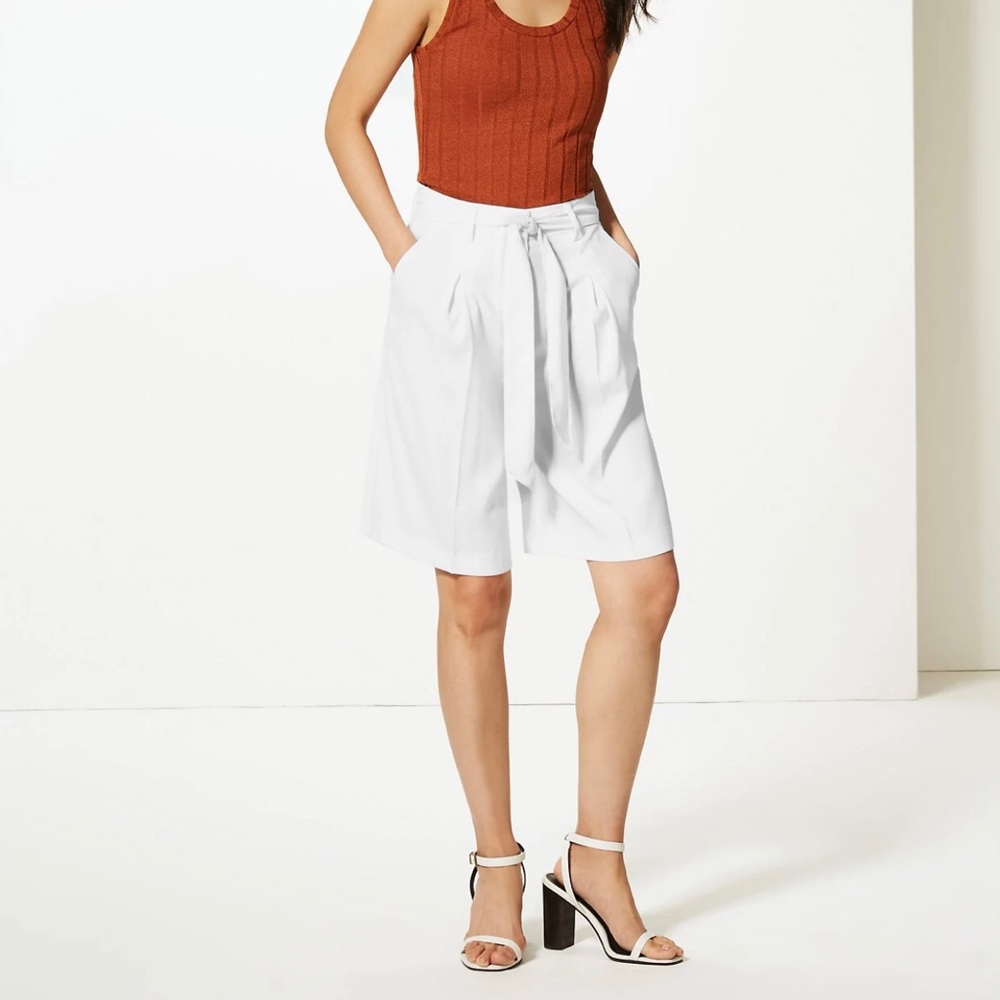 Absolutely new M&S pleated high-waisted shorts - Picture 6 of 6